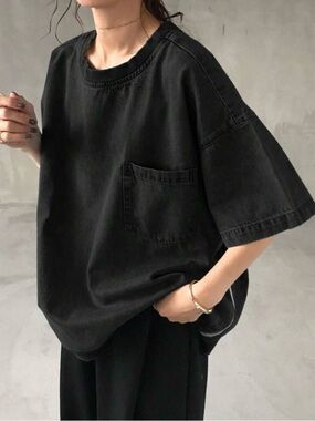 Relaxed Pocket Crewneck Top - Black